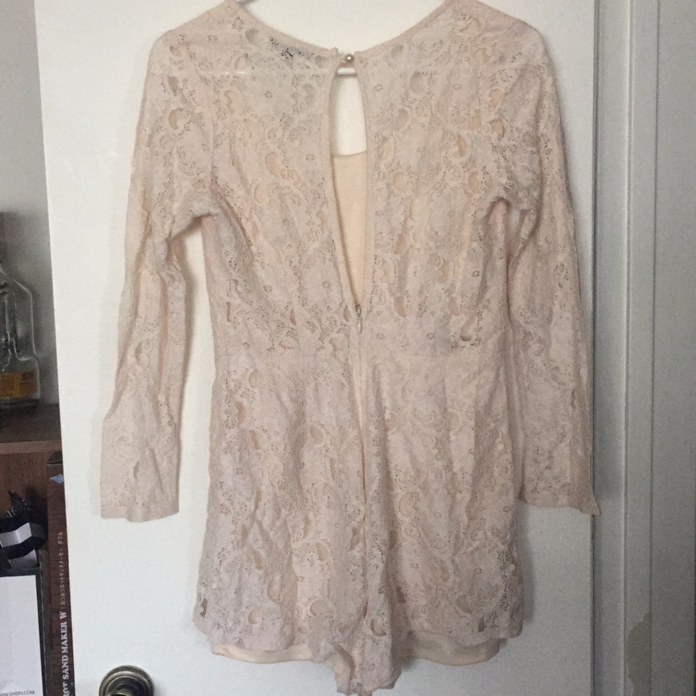 Cream lace romper. Perfect for photo shoots - Picture 3 of 6